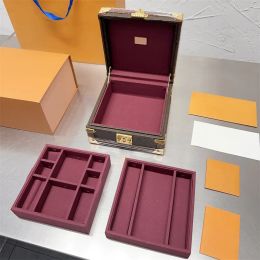 2024 Sacs de créateurs boîtes Boîte de montre en cuir 8 METTRE MONTRE ORGANISANT BOX RACKIR BOX RAPPORT FASH