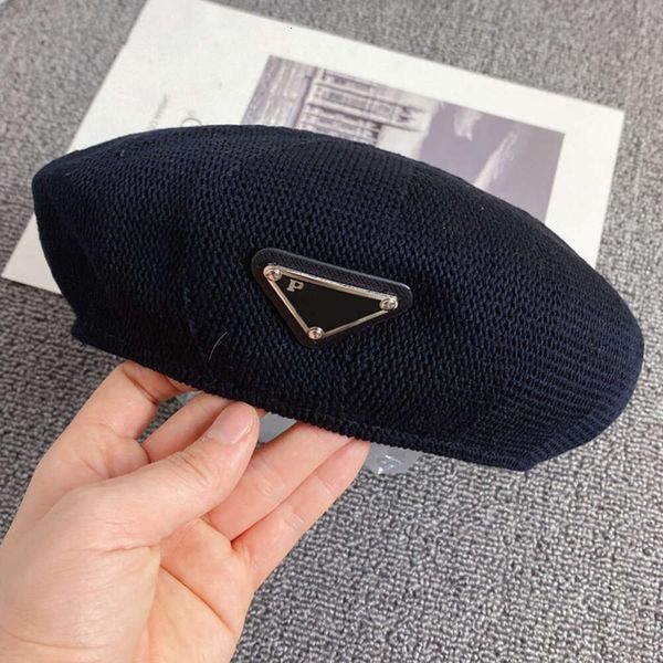 2024 Casquettes de designer Triangle inversé Béret de soie de glace Britannique Vintage Mince Paille Tricoté Artiste Chapeau Été Maille Bud Chapeau Chapeau De Paille Chapeau Plat Chapeau Designer Bonnet