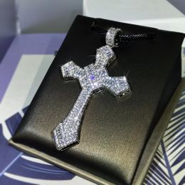 2024 Designer Bling Diamant Pierre Croix Pendentifs Collier Platine Plaqué Hommes Femmes Amant Cadeau Bijoux Religieux