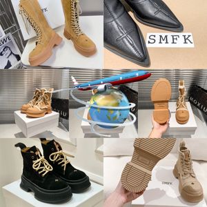 2024 Bottes de créateurs Populaires Femmes à tendance Bottises de la cheville Boot Luxury Sougeur Femme Fête épais Talon Talon 35-40 Chunky Randonnée Smfk Gai Black Livraison gratuite