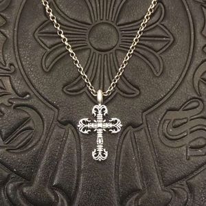 2024 Designer Marque Cross Ch Collier pour Femmes Luxe Chromes Croquet Flamme Mens Hip Hop Vieux Chandail Chaîne Coeur Hommes Classique Bijoux Pendentif Collier Y76z