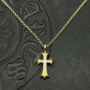 2024 Designer Marque Cross Ch Collier pour Femmes Luxe Chromes 22k Or Diamant Classique Chandail Chaîne Coeur Hommes Bijoux Mode Pendentif Neckchain 4r4g