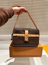 2024 Sacs de caméra de créateurs Wen Femmes Luxury Vintage Sac à bandoulière Classic Handbag Fashion Gentume en cuir en cuir en cuir en cuir Purse à billets messager Box Box Box Box