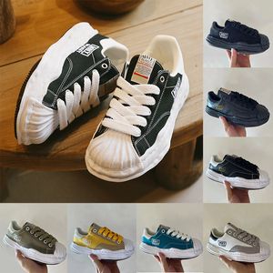 2024 Designer Casual Maison Mihara Yasuhiro Low Top Men Chaussures Femmes Rubber Sole Sports Trainers Sneakers Runner Walk