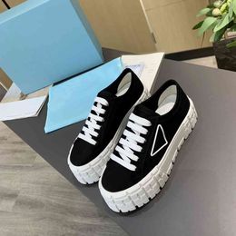 2024 Designer-Casual-Sneakers. Klassische Canvas-Schuhe mit hohem Plateau für kleine Leute, um ihre Größe zu zeigen, bequem und weich, Mode-Star alles