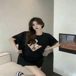 2024 Designer Clothing Designer T-shirt Shirt High Edition Family Spring / Summer Rabbit Modèle imprimé Unisexe T-shirt Sleeve