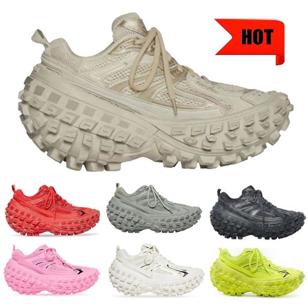 2024 Designer Defender Sneakers Mens pour femmes chaussures causales entraîneurs de chaussures de pneus femme beige gris vert rose khai armée surdimensionnée de boeuf surdimensionné plate-forme de mode