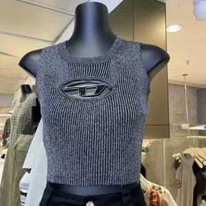 2024 Designer Deisel Hollow Out Metal Label Gebreid Mouwloos Vest voor Dames Nieuwe Afslanken en Afslanken Hot Meisjesoutfits Disel l9