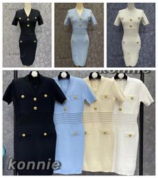 2024 Diseñador Vestido Falda para mujer Diseño clásico Falda Botones de metal Falda de manga corta Diseñadora de calidad Topicadora de lujo Cabalde Slim Fit Skirt