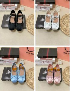 2024 Sandales pour femmes de créateurs, nouvelles chaussures de ballet classiques exclusives, chaussures de danse, chaussures de grand-mère.Couleur : noir, blanc, marron, rose, bleu. Yards : 34-41.