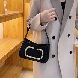 2024 Bolso de noche de diseñador Fashion Simple Simple Small Square Bag Tending One Shoulder Crossetwod Bolsas negras Bolsas para mujer