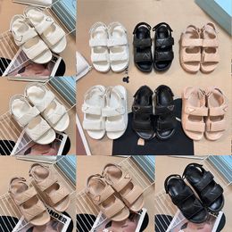 2024 Designer Fashion Sandales Womans Womans Plateforme décontractée Cendages en cuir paille Plats pantoufles d'été Flat Comfort Beach Mule Sandale 35-41