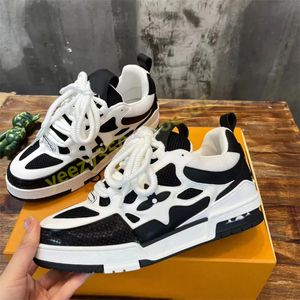 2024 Designer Flash Diamond Chaussures décontractées Pain Sneakers Men Breatch Mesh Cuir fait de la marque supérieure Fleur Fleur épaisse chaussures de fond 35-47 Y18