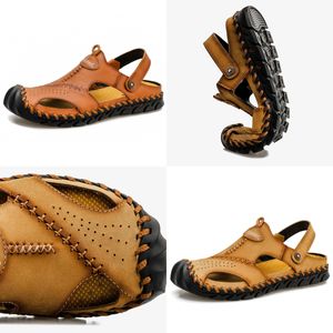 2024 Sandalias planas de diseñador zapatillas de lujo para hombres Sandalia de sándalo de moda Flip Flip Letter Slipper Summer Beach Slide Ladies Talateo de tacón bajo Tamaño 38-48