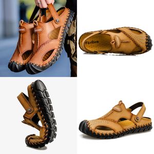 2024 Designer Sandales plates Luxury Slippers Mens pour femmes Sandal Flip Flop Smlipper Summer Ladies