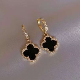 Boucles d'oreilles de styliste à quatre feuilles pour femmes, classiques, petit vent parfumé, trèfle, lumière dorée, nouvelle collection 2024