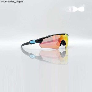 2024 Designer bril Cinalli Chenery Cycling Color Changing Glazen heren en dames buitensporten lopen transparante winddicht zonnebrillen C-078