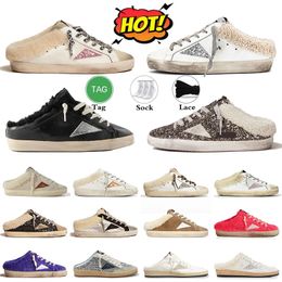 2024 Diseñador Goldenstar Sabots Zapatillas de cuero Mujeres de lujo Zapatos de plataforma para hombre Super estrellas Sucias Zapatillas de deporte doradas viejas Diapositivas de piel Mocasines casuales Entrenadores al aire libre