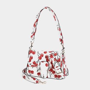 2024 Designer Mandbag Cherry Red New Designer Sac Crossbody Body Single Sacle En cuir Sac Bride Bridesmaids Star Style Handsbag 4211