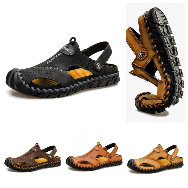 2024 Designer Vente chaude Sandales d'extérieur pour hommes et femmes Mules Sandales à semelle plate Pantoufles à sangle Chaussures plissées Tongs en cuir Chaussures de plage pour femmes