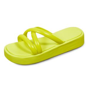 2024 Designer huishouden slippers slippers slijbanen dames sandalen roze paars geel groen wit dames kleurrijke scuffs gai