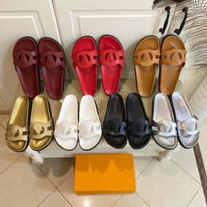 2024 Designer Isola Flat Mule Pantoufles Femmes Semelle extérieure en cuir Diapositives Mode de luxe SoftIsola Cuir Signature Fashioned Soft Wide Strap Sandales d'été