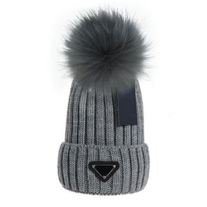 2024 Designer Chapeaux tricotés de haute qualité de luxe d'hiver en laine chaude Bonnet Caps pour hommes et femmes Mode extérieur chapeau ajusté Casual Skull Cap P-12