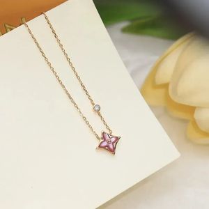 2024 Designer Love Pendant Necklace Women Chains Gold Natural Dazzling Sieraden Luxe Lady Lady Shellfish Joodly Strings Jewlery Q9