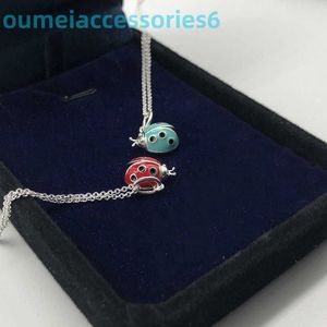 2024 Collares de joyería de marca de lujo diseñador S925 STERLING Silver Womens Blue Red Seven Star Ladybug Fashion Versátiles de insectos personalizados