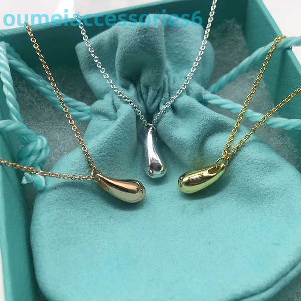 2024 Diseñador Marca de lujo Joyería Collares pendientes S925 Gota de plata esterlina para mujeres Pequeño mercado Collar Cadena Ins Cool Wind Accesorios Percha de oro