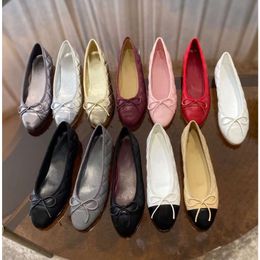 2024 Designer Luxe Horseshoe Flat Dress Shoes Ladies Soft Soles Women Four Seasons Dames enkelschoen afmetingen De 35-42000