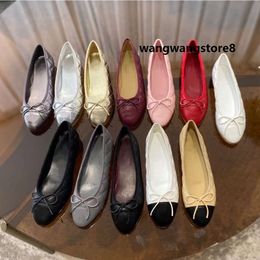 2024 Designer Luxe Horseshoe Flat Dress Shoes Ladies Soft Soles Women Four Seasons Dames enkelschoen afmetingen De 35-42 01