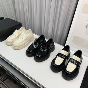 2024 Designer Luxury platform Loafers Slank Patent Leather Bold Logo Accents