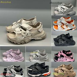 2024 Designer Luxe damesheren Mens Fashion Velcro Slippers Tracks Room Dubbele lus sandalen verlichte lederen trainer Nylon Gedrukte dia