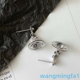 2024 Designer Luxe Xitai Queenjewellery Stud Nana Cross Niche Net Red Planet Saturn Earrings driedimensionale UFO hanger oorbellen