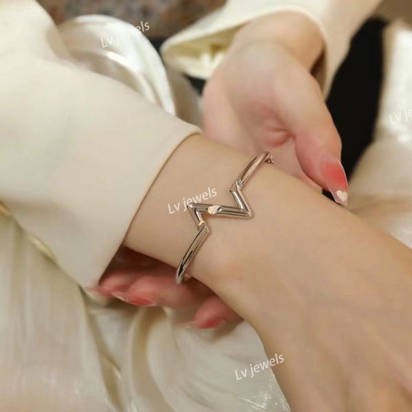 2024 Designer Luxe Z Bracelet Lumière Luxe Niche Exquise Or Rose 925 Argent Plaqué K Internet Celebrity Bracelet Sans Diamant Tendance Lettre Bracelet