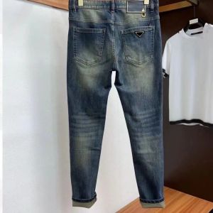 2024 Designer heren slanke jeans mode kleine voet stretch broek casual broek lente en herfst nieuwe product jeans heren lange broek trendy herenjongeren