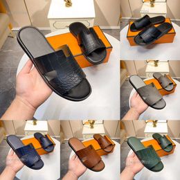 2024 Designer Men Slippers New Men Sandals Summer Beach Slippers Leisure Luxury Outdoor Slippers en cuir Crocodile Imprimé grande taille 38 ~ 44