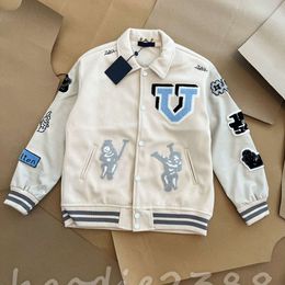 2024 Designer Mens Varsity Jacket Nieuwe mode honkbaljas uniform modejas met eenmalige borsten warme jassen paren vrouwen mannen borduurbortretter jas