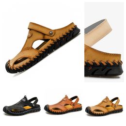 2024 Diseñador para hombre para mujer Sandalias al aire libre Mula Suela plana Sandalias Zapatillas Zapatillas Zapatos plisados Zapatillas de espiga de cuero Zapatos de playa para mujer