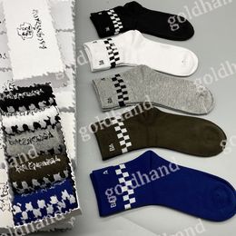 2024 Designer pour hommes chaussettes pour femmes à broderie chaussettes à cinq paires chaussettes en coton chaussettes respirantes décontractées