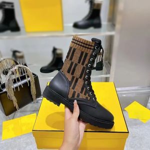 2024 Designer Mid Short Boots Winterlaarzen Warm en hoogwaardige vrouwen laarzen klassieke stijl Patent platte zool laarzen elastische oppervlakte grootte 35-41