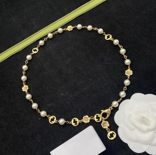 2024 Collares y pulseras de diseñador Collares de flores de perlas con cuentas Las mujeres usan conjuntos de joyas Joyería de diseñador