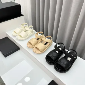 2024 Designer Sandalen Nieuwe aankomst Dames Sandalen Hoogwaardige Lederen merk Stijlen Wedge Woman Summer Flat Best Casual Shoes Lederen Sandaal