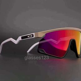 2024.. Diseñador Oakleies Gafas de sol Oakly Okley Oki Gafas de ciclismo Oo9098 Deportes de bicicleta Conjunto de tres piezas polarizadas para correr A prueba de viento y arena VGU2