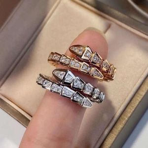 2024 anillo de diseñador para mujer anillo de nudo de cuerda de lujo con diamantes anillos de moda para mujeres joyería clásica chapado en oro de 18 quilates boda rosa