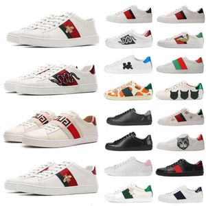 2024 Designer hardloopschoenen platte casual schoenen aas sneakers lage heren dames schoenen tekenfilms tijger geborduurde zwart witte groene strepen buiten wandelende sneakers 35-44