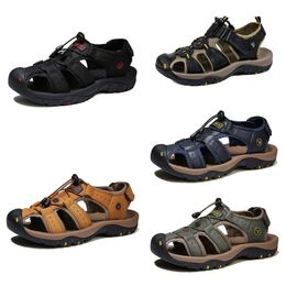 2024 Nouveau Baotou Loisirs et confortables Chaussures d'eau en plein air pour hommes et femmes en cuir classique confortables Pantoufles de grande taille pour hommes et femmes