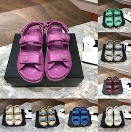 2024 Sandales de créateurs Chaussures de papa Mode Sandale pour femmes Pantoufles plates de haute qualité Sandales de plage Sandales d'été en plein air Sandale décontractée Marque de luxe Pantoufle 1102ess