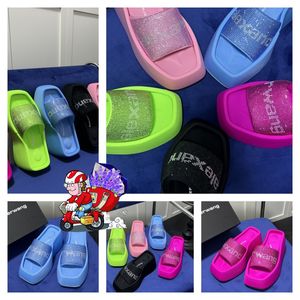 2024 Designer Sandals Pantoufles de luxe Femmes Velvet Matériau Velcro Tape Party Rooms Gai Splate-On Taille 35-42 6CM-10CM